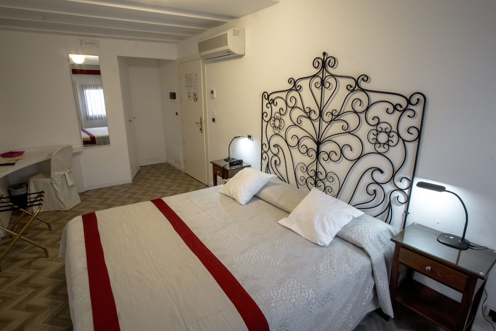 Standard Room photo 3