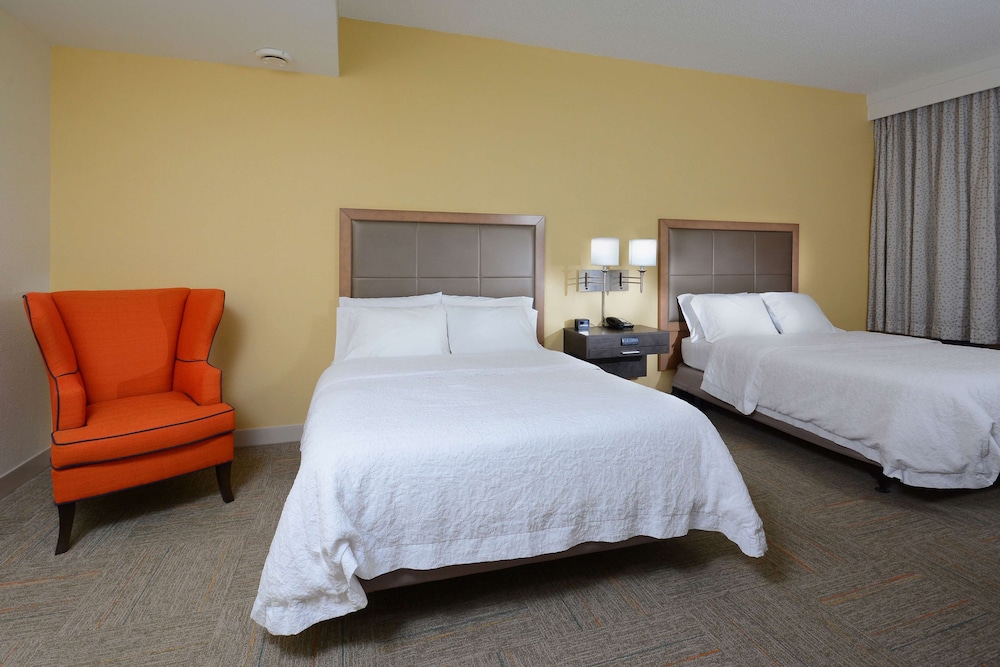 Room, 2 Queen Beds (Roll-In Shower) - Photo 2