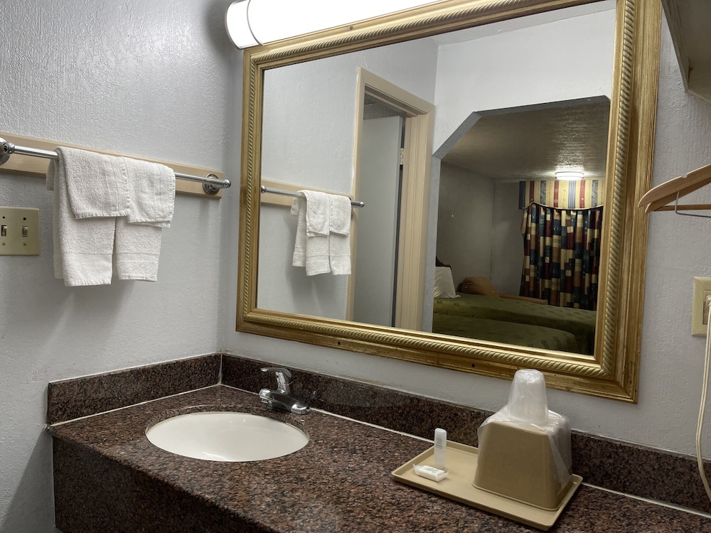 Deluxe Double Room, 2 Double Beds, Private Bathroom, photo 6