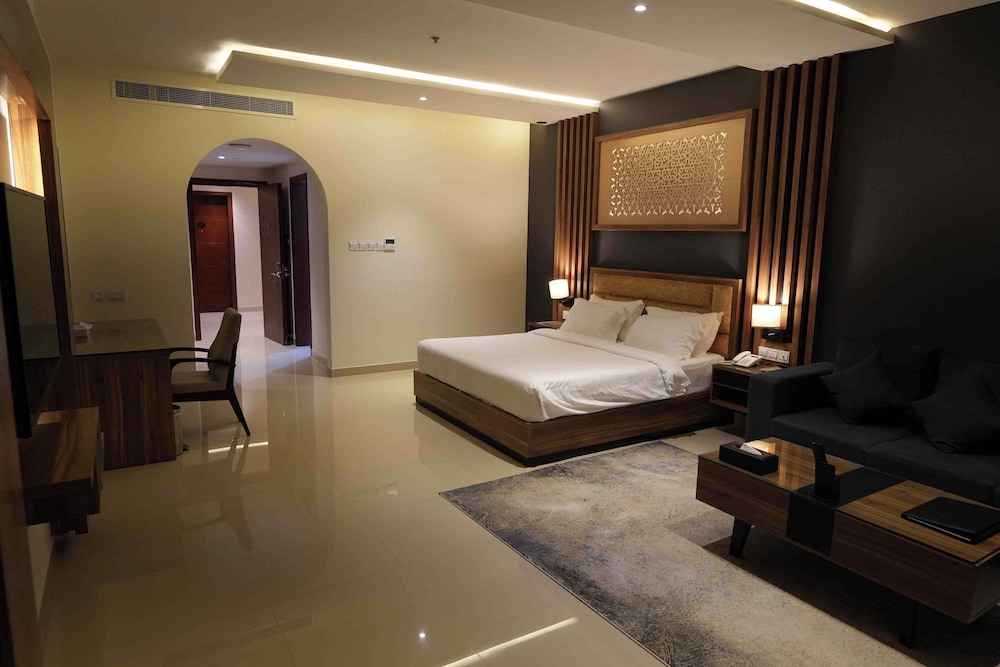 Executive Suite - Photo 6
