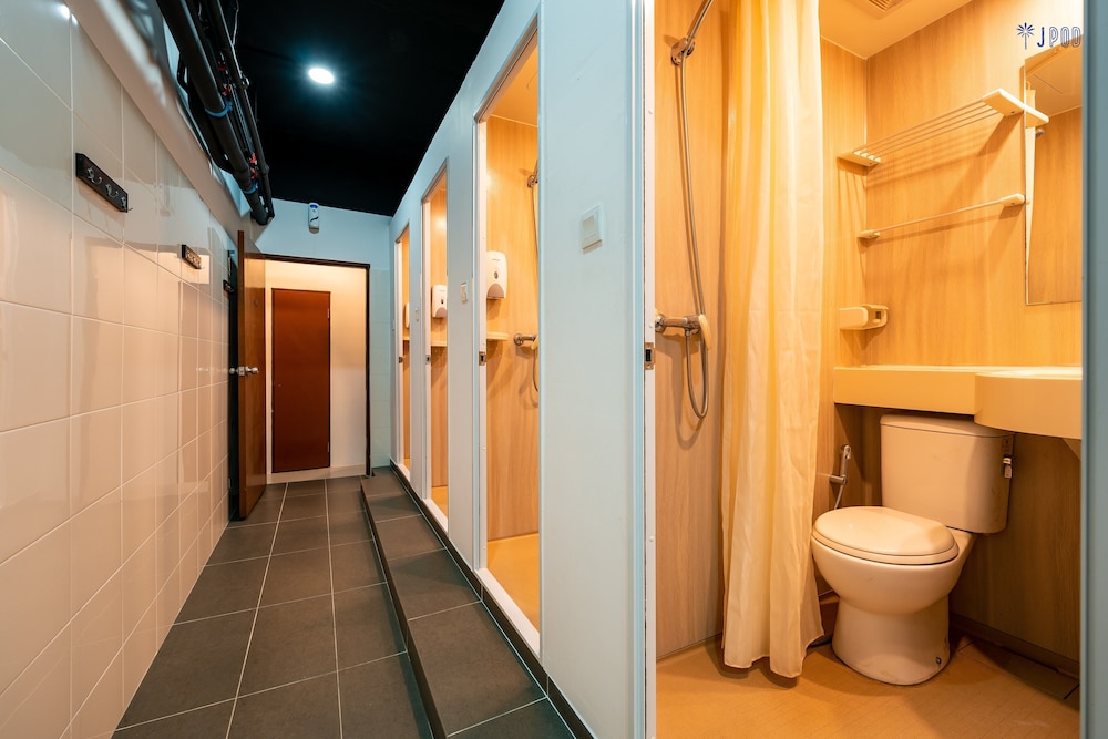 Room for 8 (8 Single Bed Capsule), Non Smoking photo 2