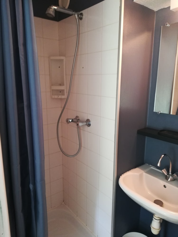 Basic Double Room photo 2