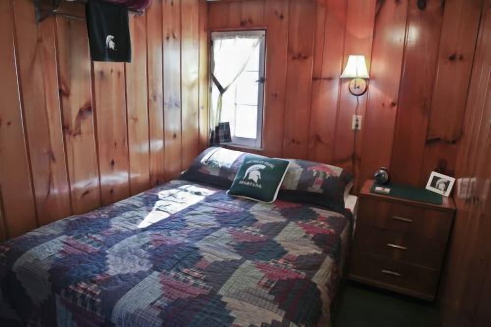 Cabin, 2 Bedrooms photo 1