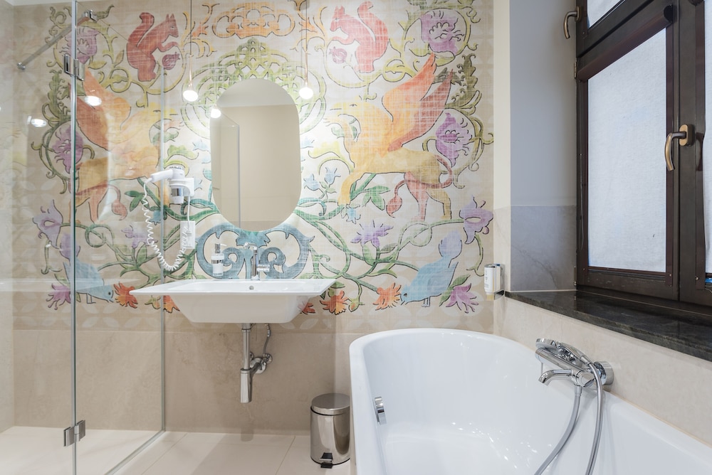Family Suite, City View - Photo 8