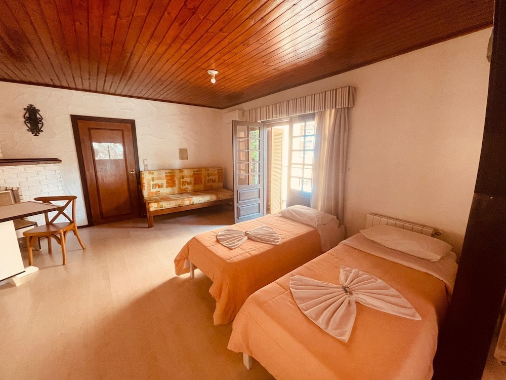 Standard Twin Room photo 2
