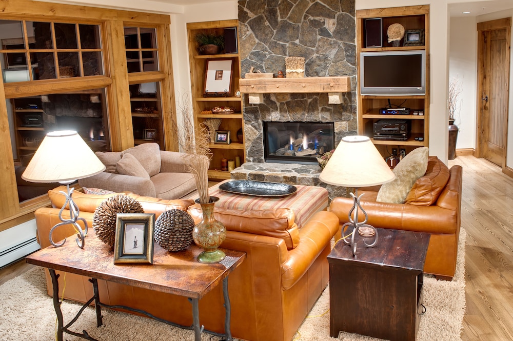 Luxury Condo, 3 Bedrooms (A203)