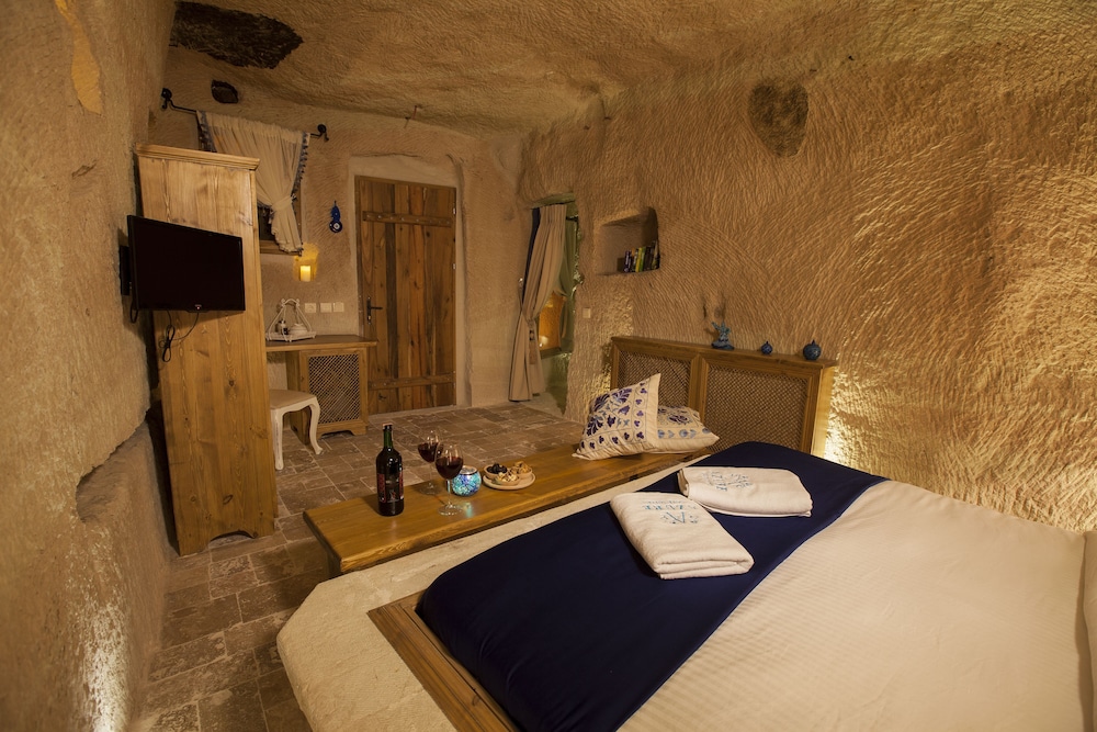 Cave Suite photo 1