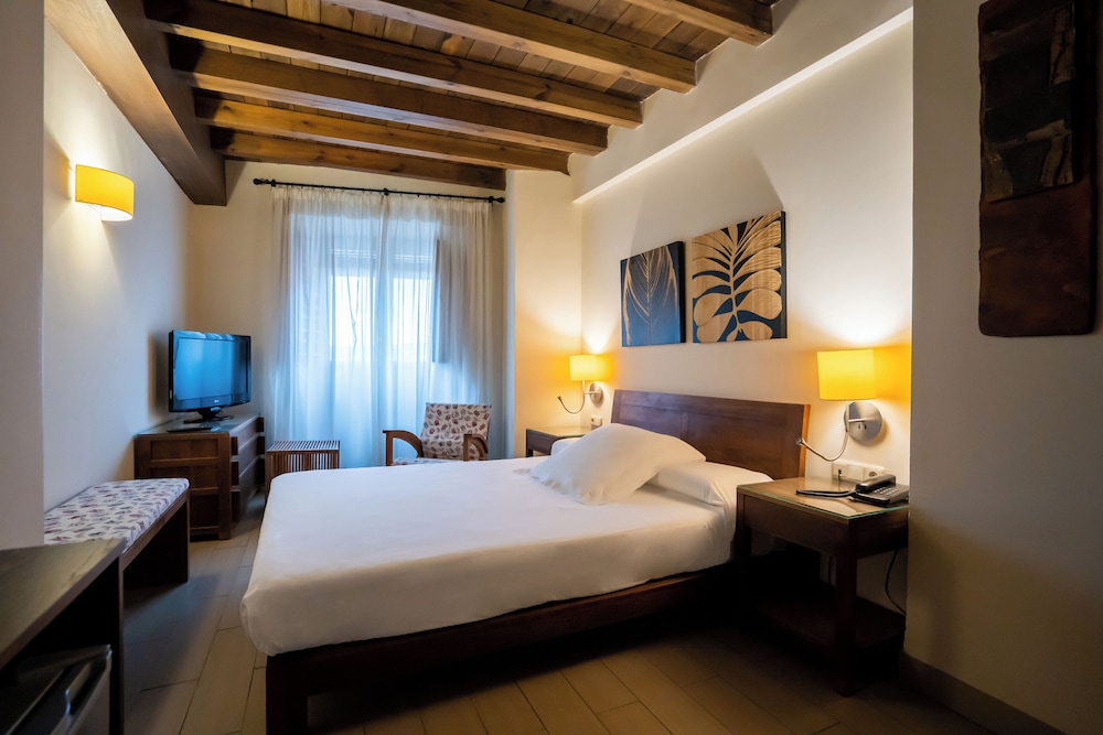Double Room - Photo 6