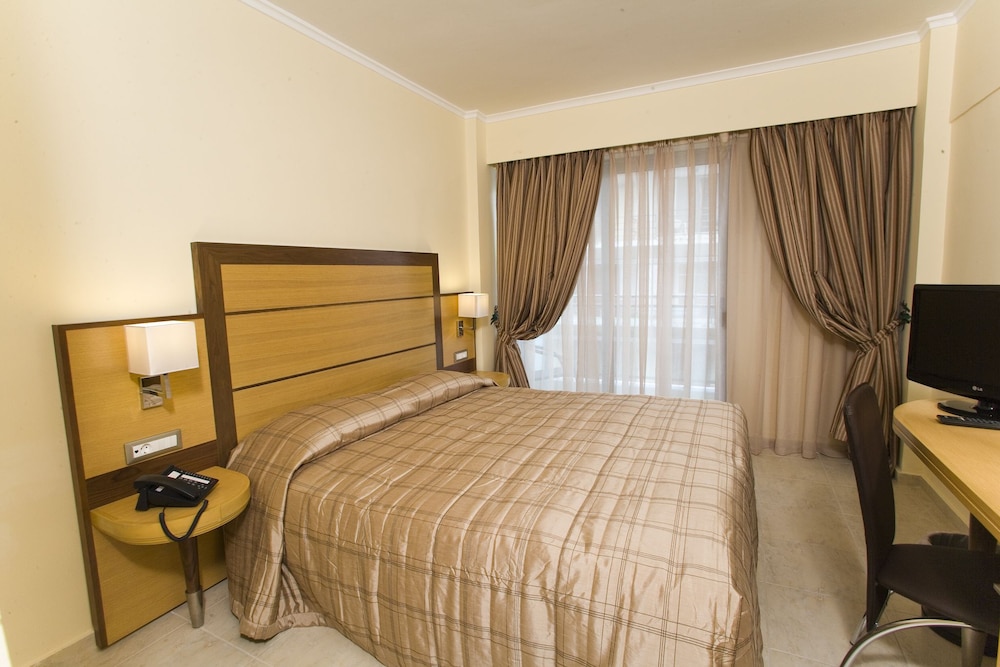 Standard Double Room Single Use photo 2