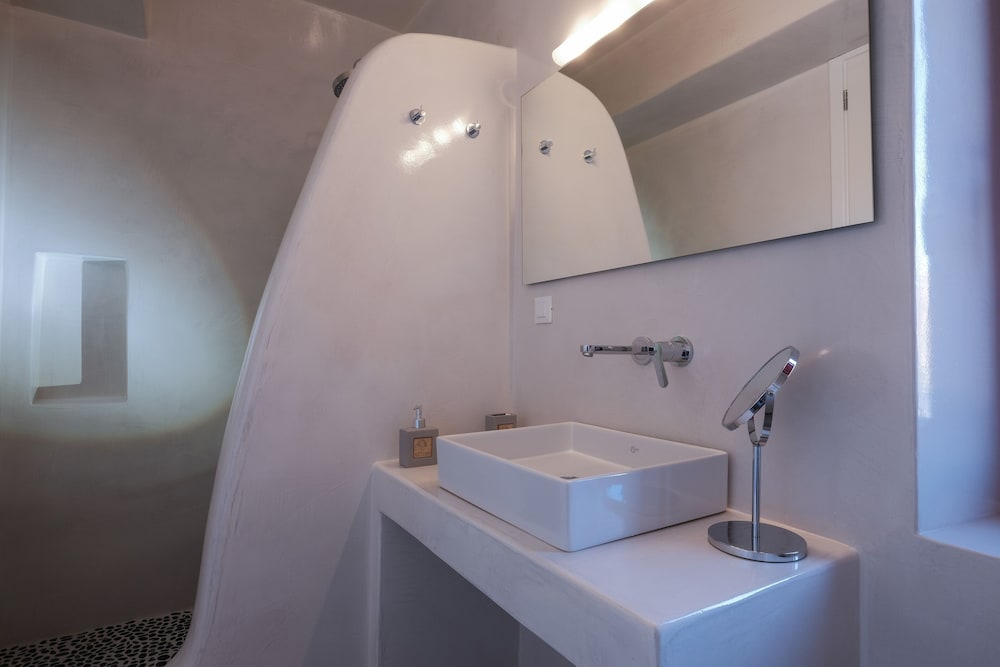 Superior Suite Two Bedrooms Sea View with Plunge Pool - Photo 9