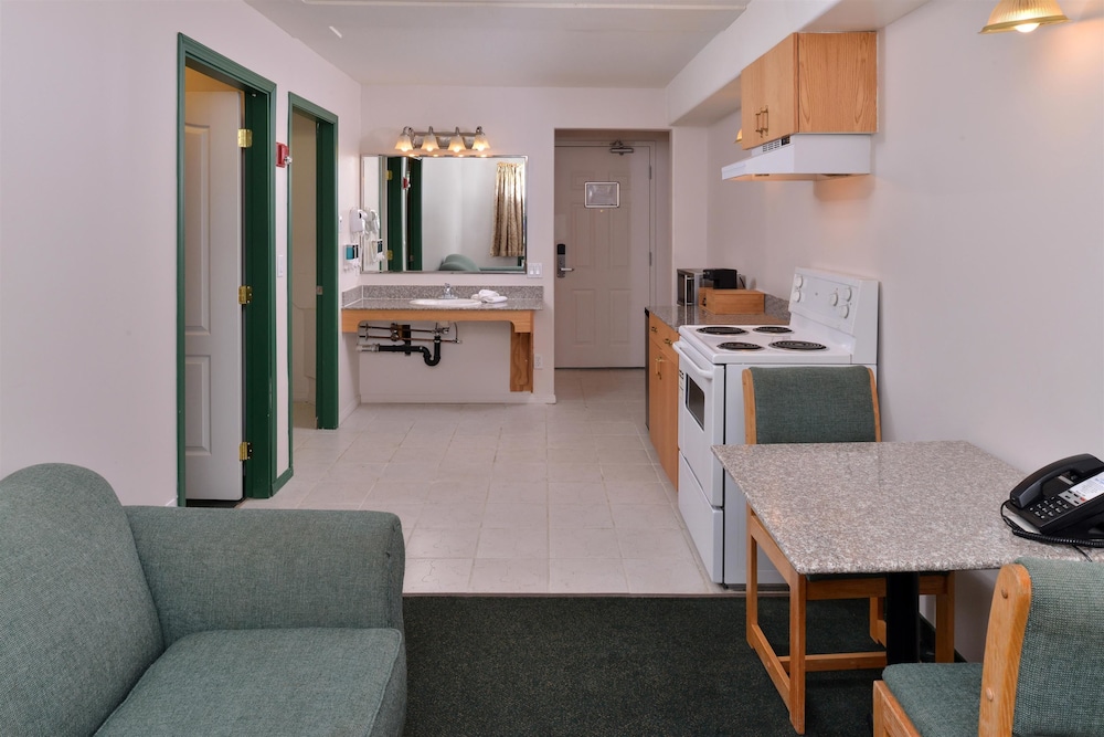 Room, 2 Queen Beds, Non Smoking, Kitchenette - Photo 4