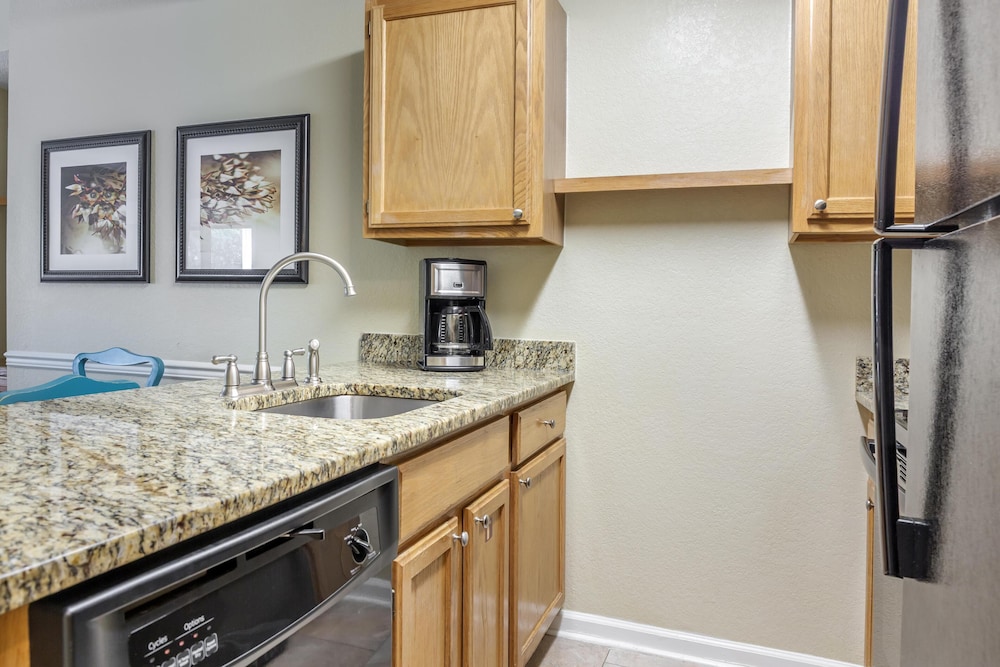 1 BEDROOM 1 KING SUITE HEARING ACCESSIBLE
