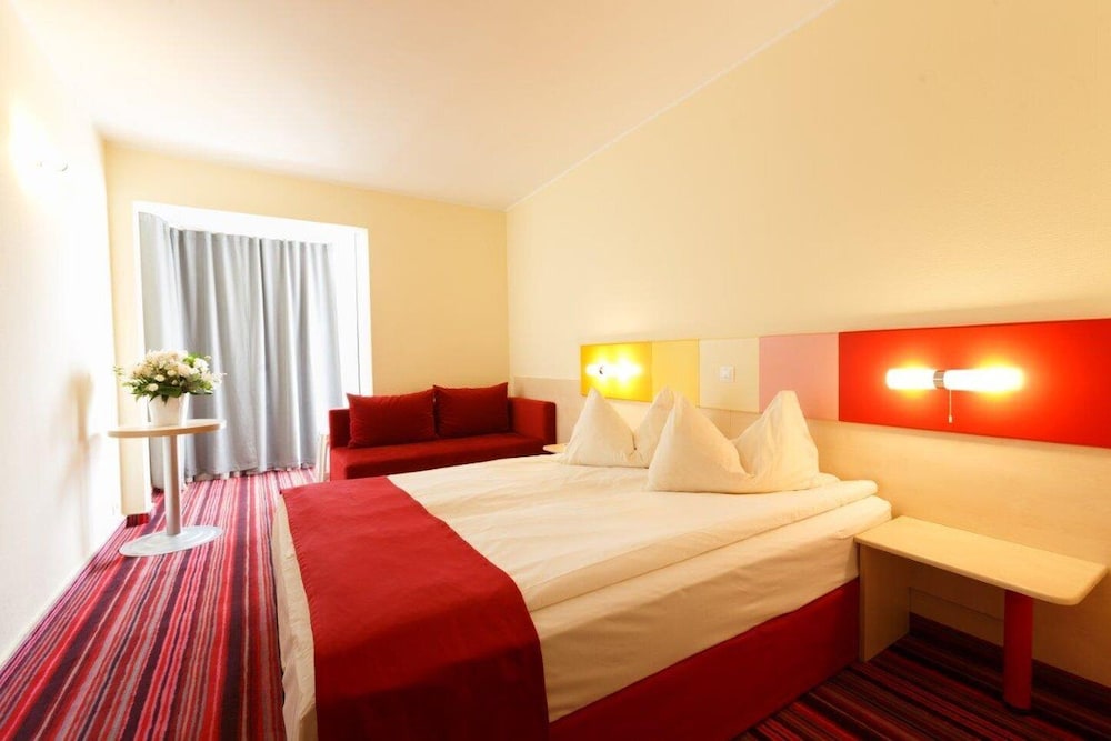 Standard Queen Bed Room, Without Sea-View, Air Condition, Balcony, Nonsmoking photo 3