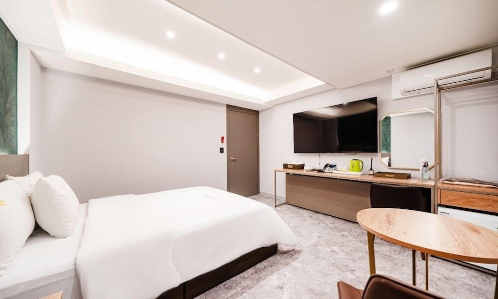 Double Room with Private Bathroom - Photo 3