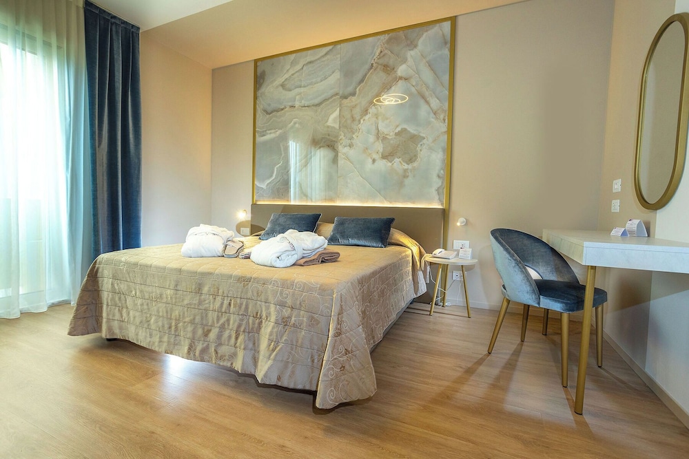 Suite - Photo 3