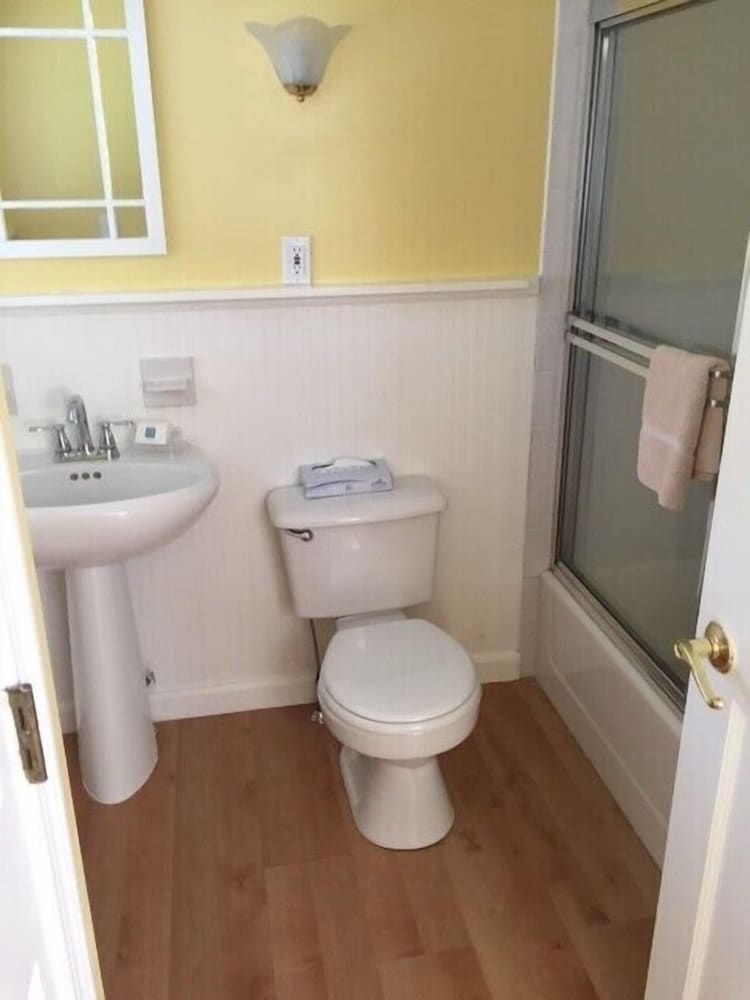 Cottage, 2 Bedrooms, 2 Bathrooms photo 3
