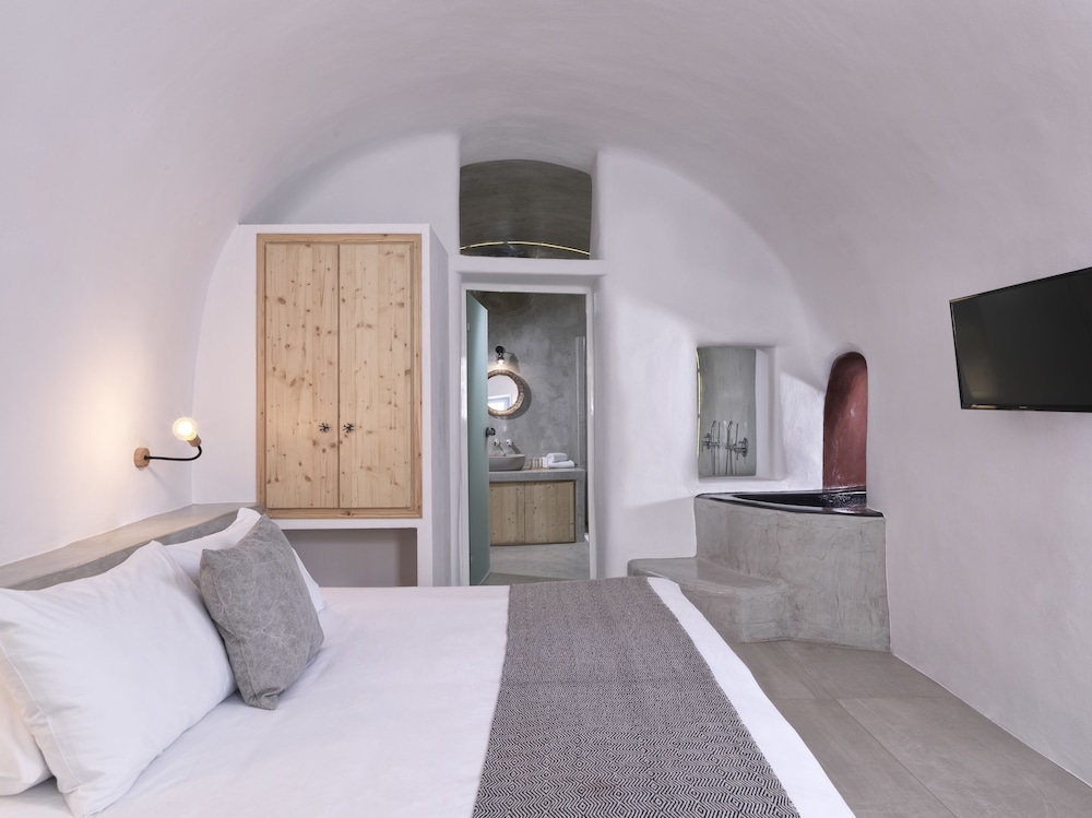 Deluxe Cave Villa, Private Indoor Pool