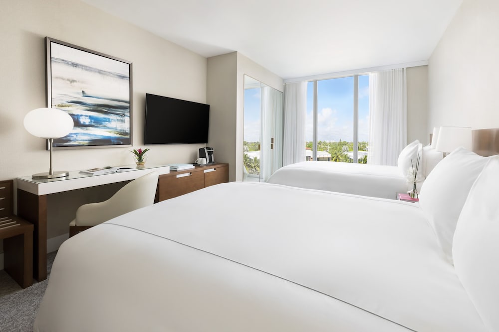Room, 2 Queen Beds (Water View) photo 3
