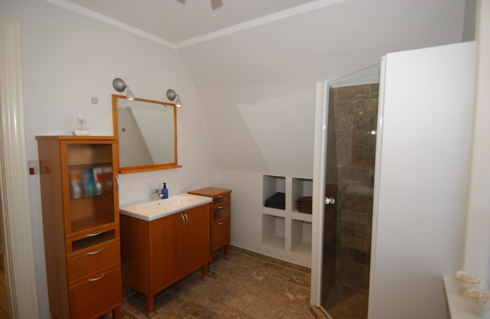 Premium Studio, Private Bathroom photo 3