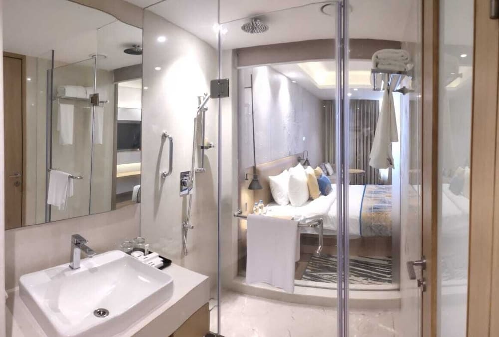 Grand Room, 1 King Bed photo 2
