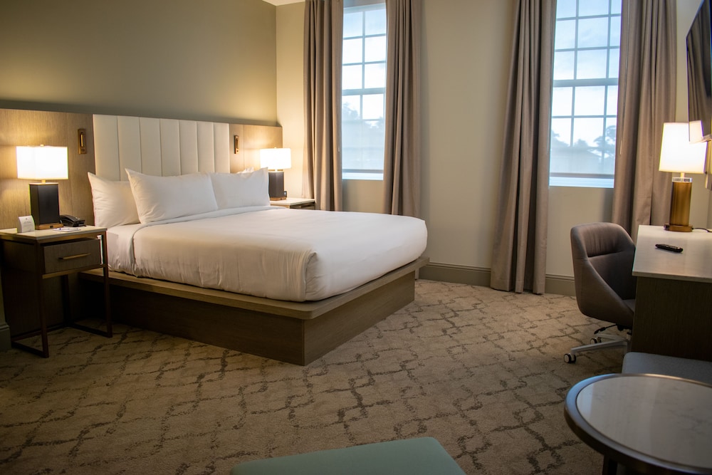 Deluxe Room, 1 King Bed (King With Fountain View)