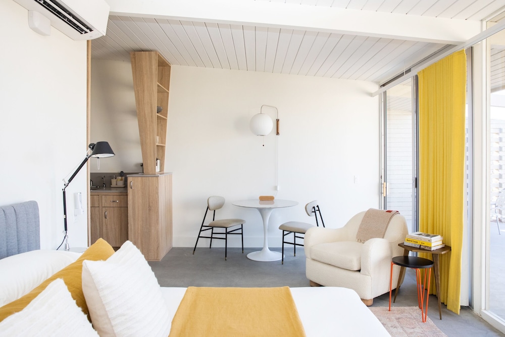 Standard Studio, Accessible