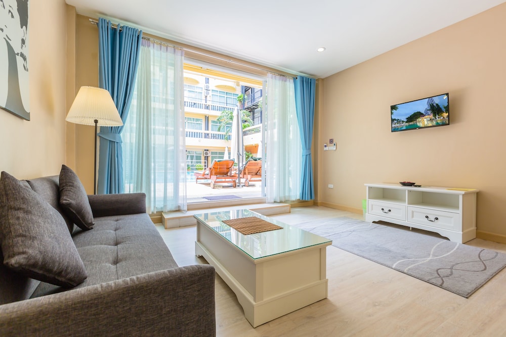 Suite, Pool View photo 1