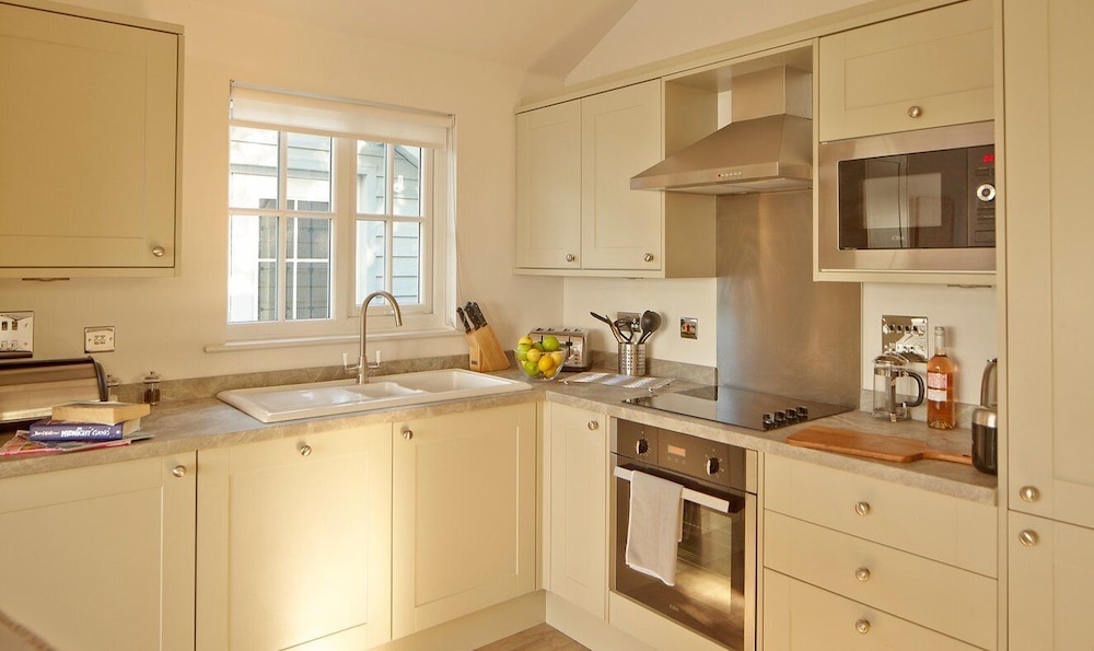 Beach Lodge 4 Berth (Pet Friendly) photo 2