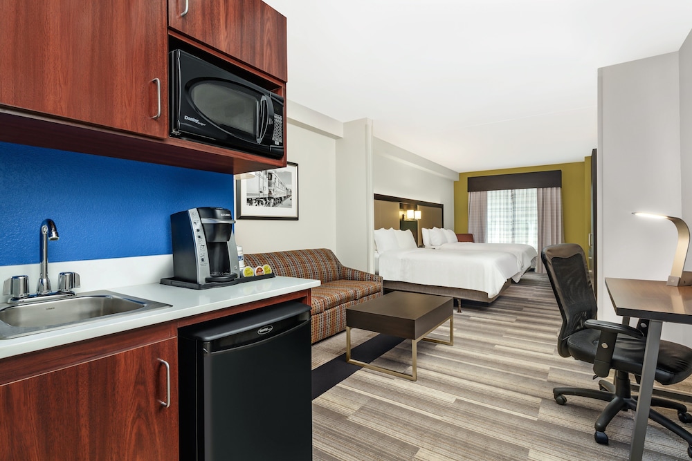 Suite, 2 Queen Beds, Accessible (Mobility) - Photo 1