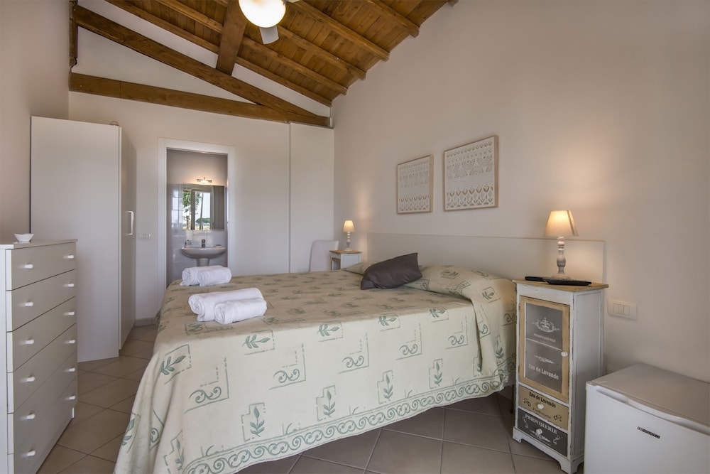 Villa, Multiple Bedrooms (26 people) photo 2