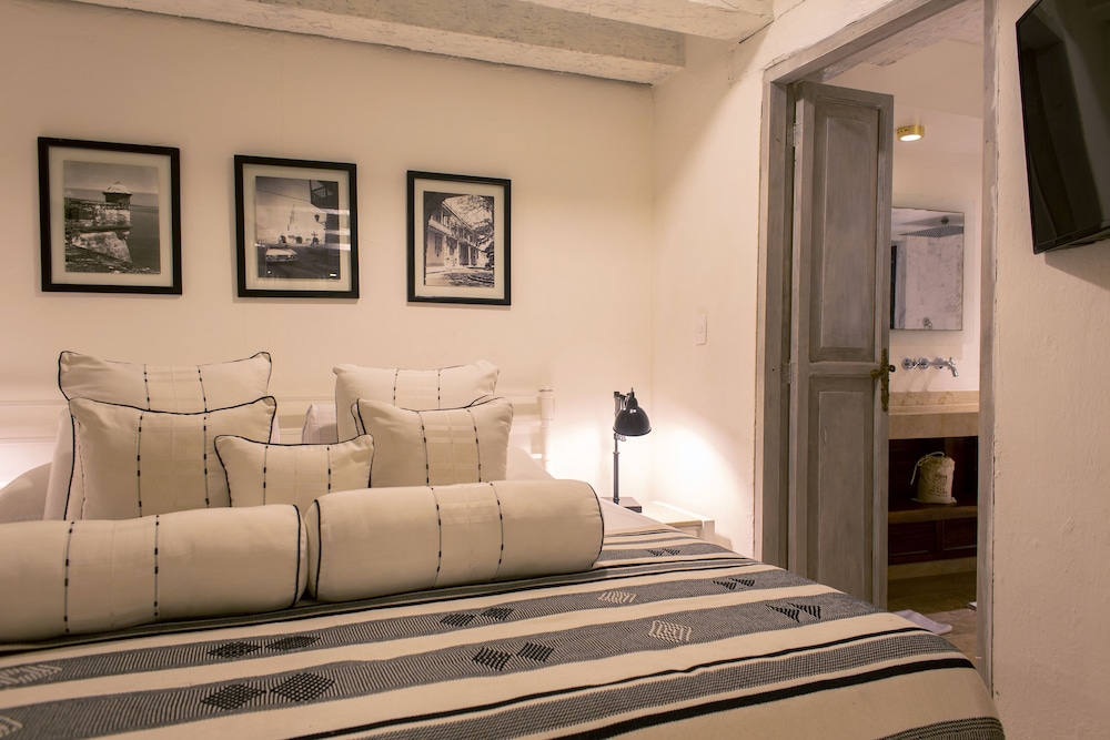Luxury Suite, Multiple Beds, Courtyard View photo 2