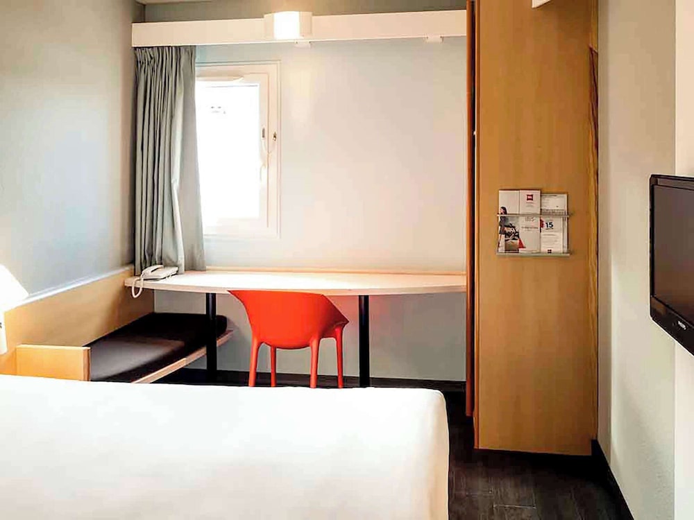 Standard Room, 2 Twin Beds - Photo 5