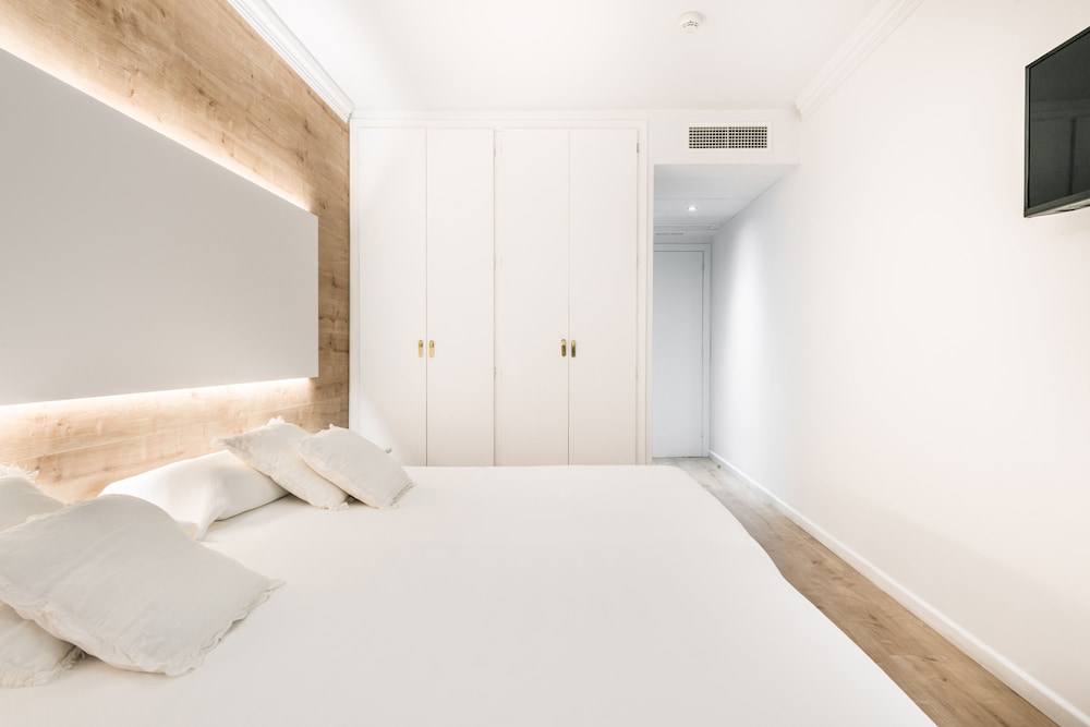 Double or Twin Room - Photo 6