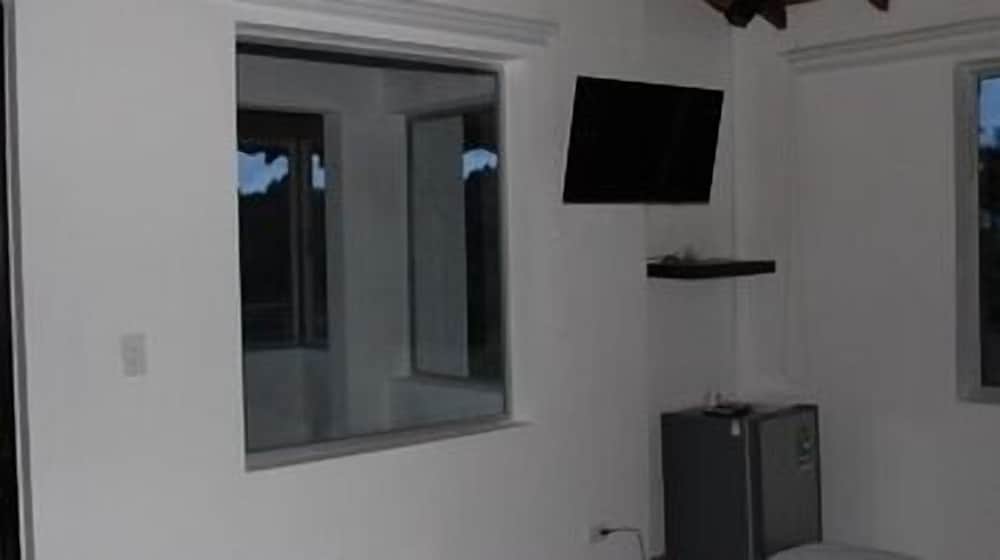 Family Room, Lake View photo 2