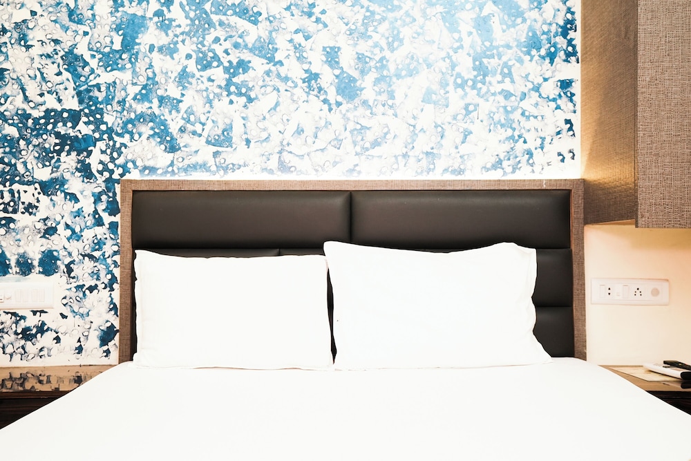 Deluxe Room - Photo 9