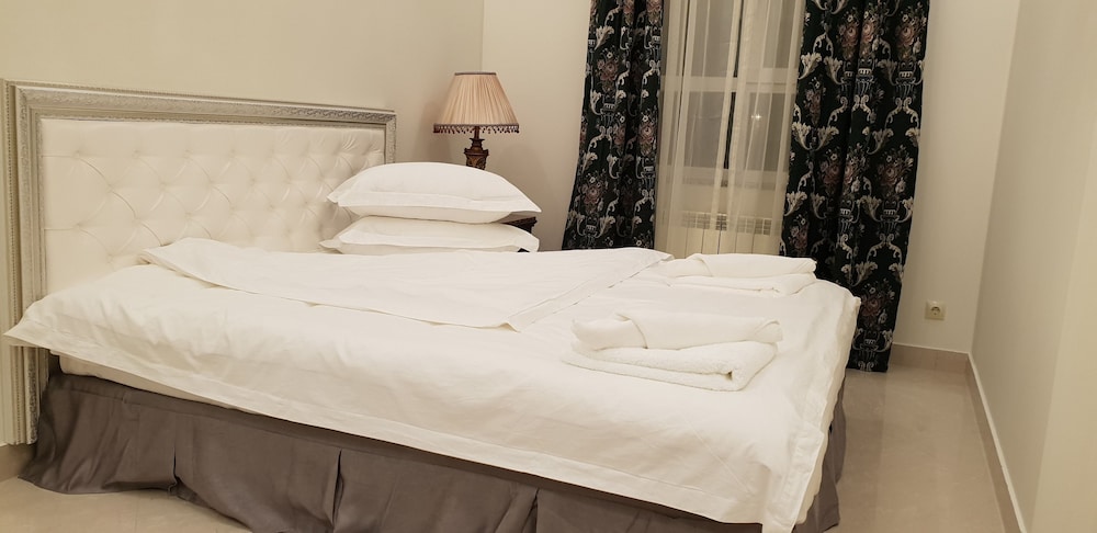 Basic Double Room, 1 Queen Bed, City View photo 3