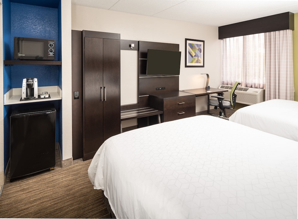 Room, 2 Queen Beds, Non Smoking
