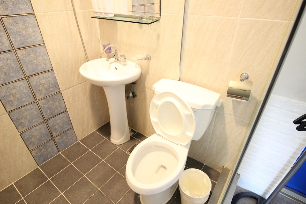 Quadruple Room - Photo 15
