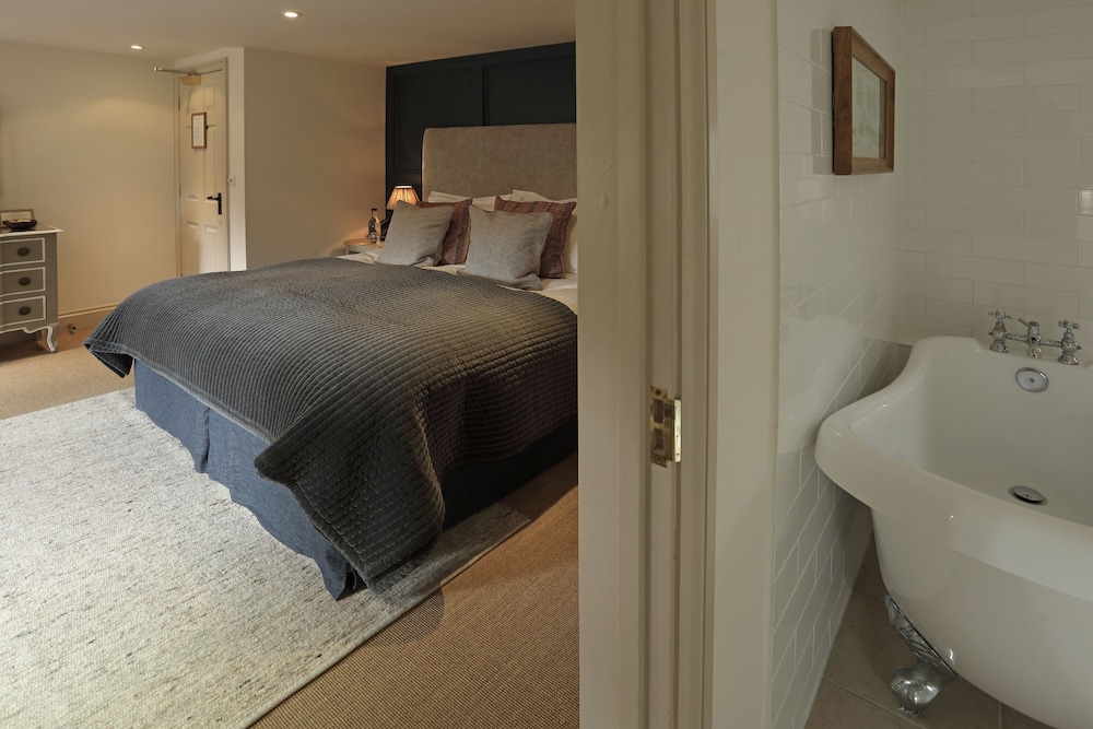 Deluxe Double or Twin Room, 1 King Bed photo 3