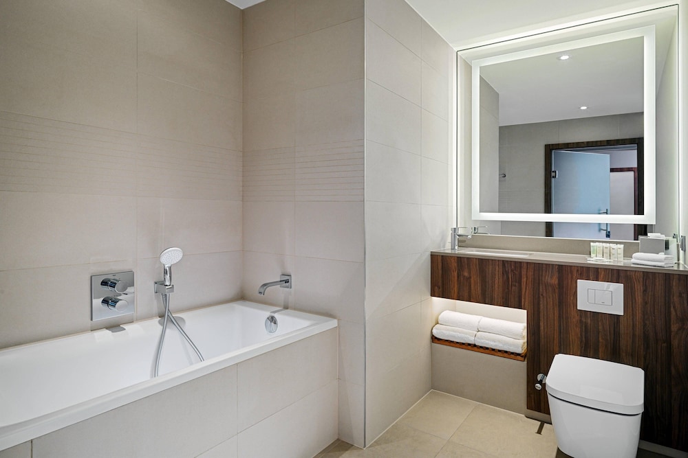 Suite, 1 Bedroom, Sea View thumbnail 5