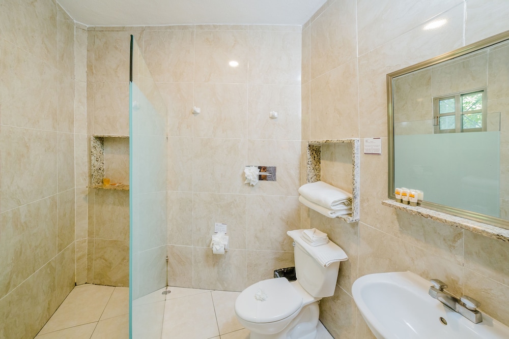 Suite, 1 Bedroom (Master) - Photo 3