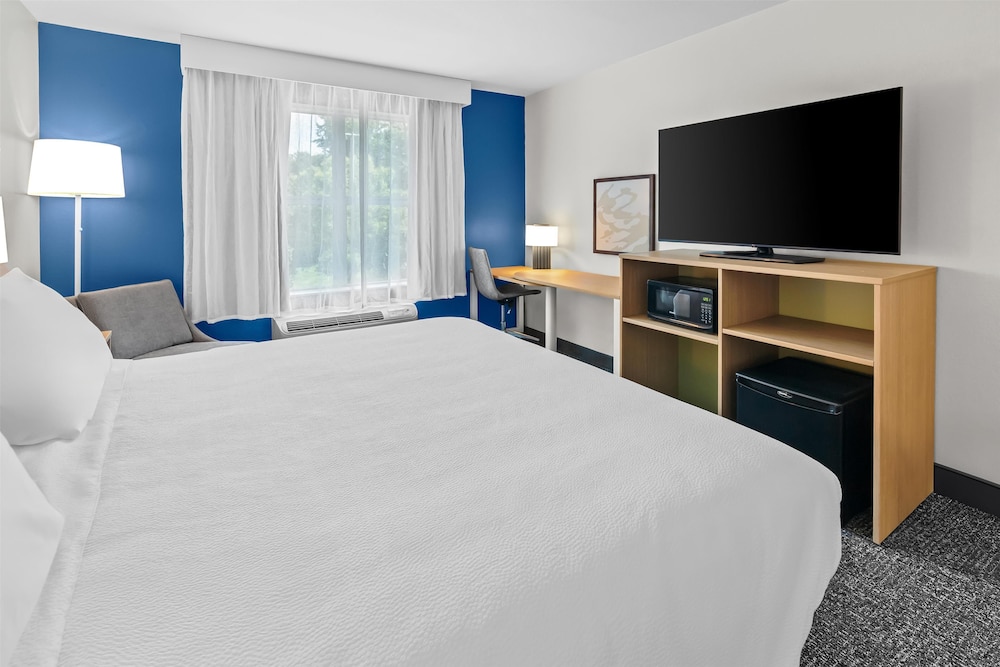 Room, 1 King Bed - Photo 3