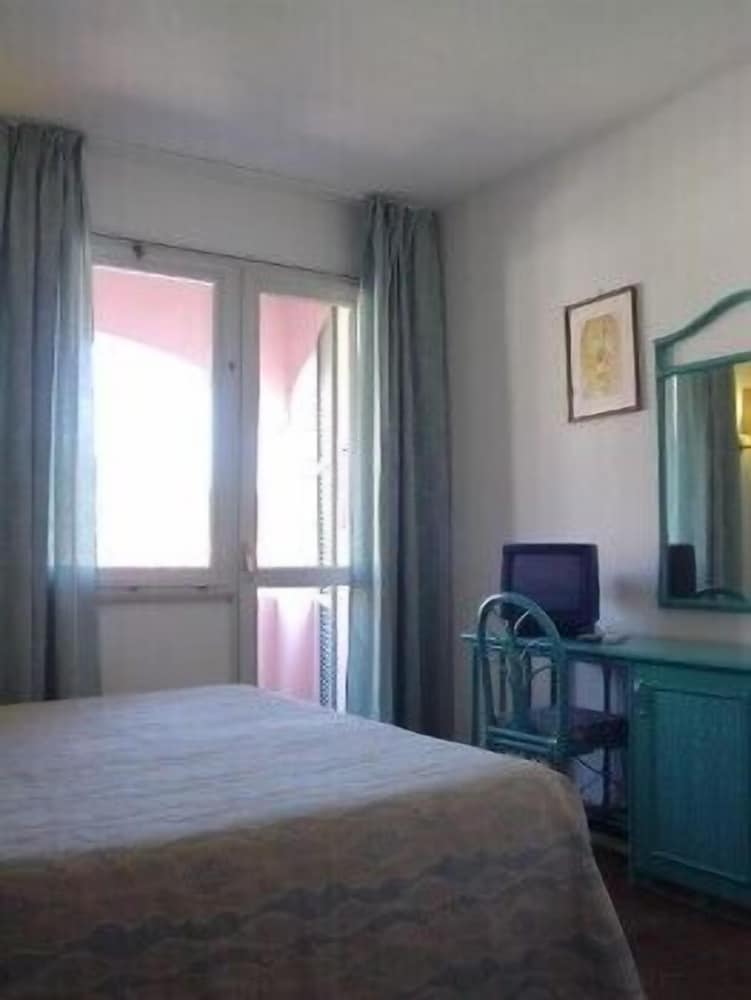 Double Room (with Extra-Bed) photo 1