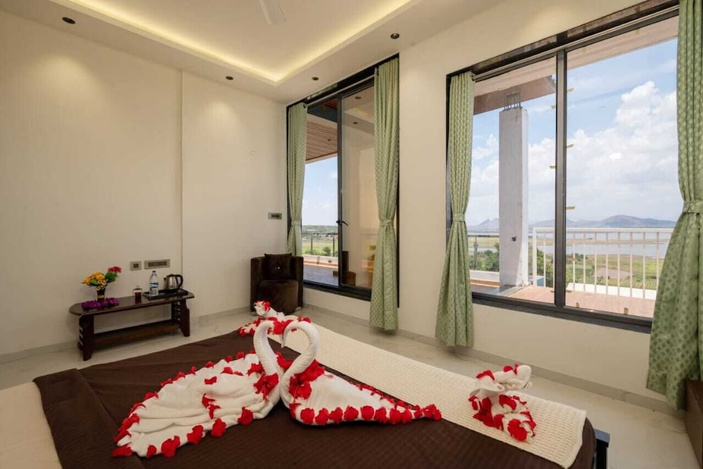 Astoria Villa 6BHK photo 3