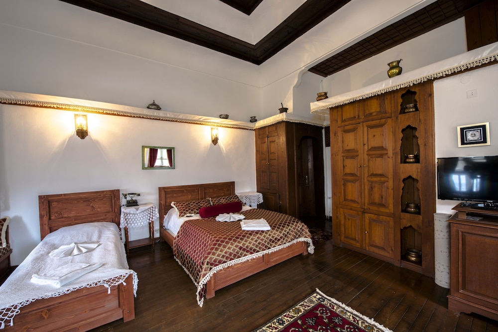 Traditional Double Or Twin Room, Corner photo 3