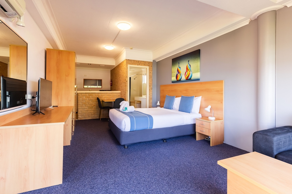 Deluxe Room, 1 Queen Bed, Kitchen, River View photo 3