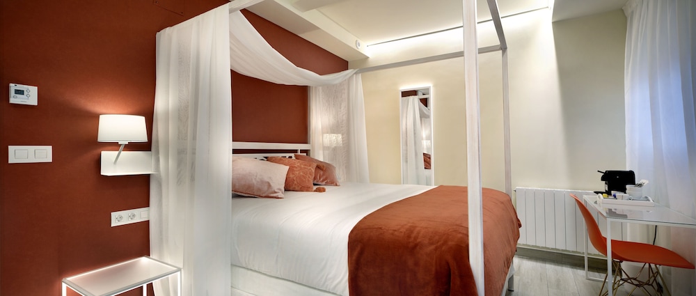 Double Room, Accessible (Living Coral)