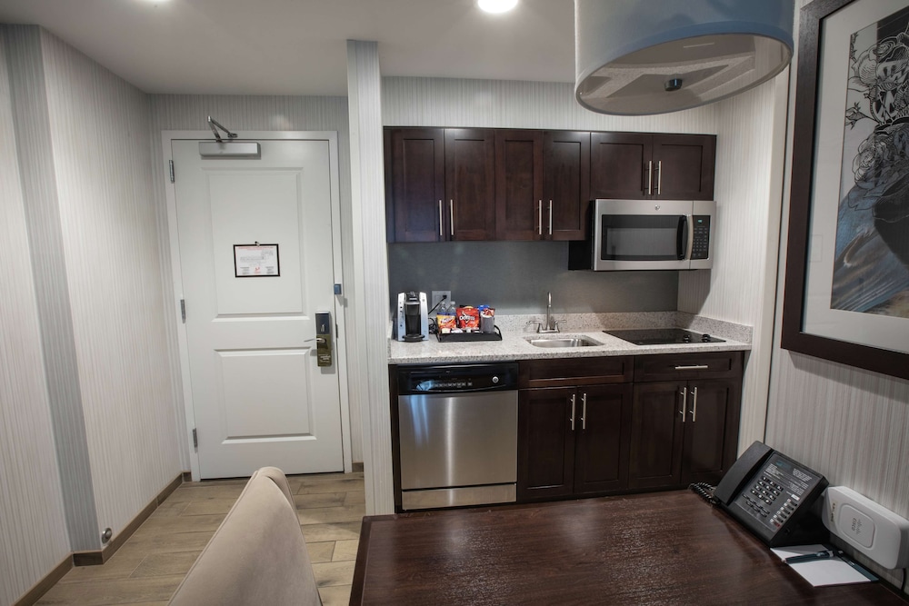 Premium Room, Accessible, Bathtub (Mobility & Hearing)