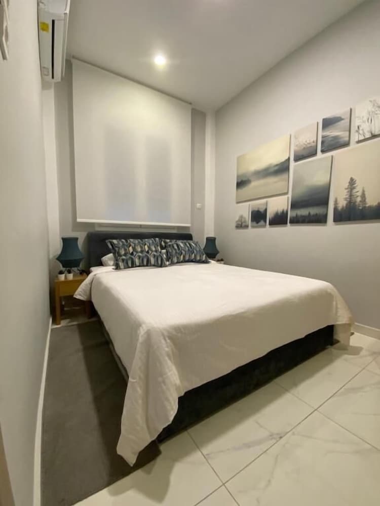 Honeymoon Suite