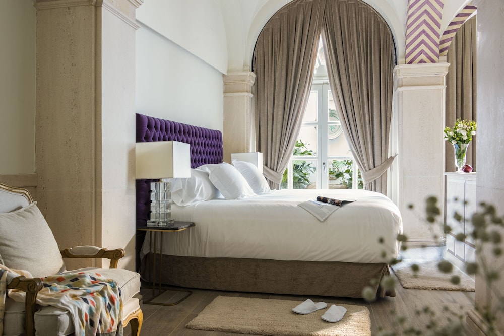 Premium Suite, Courtyard Area